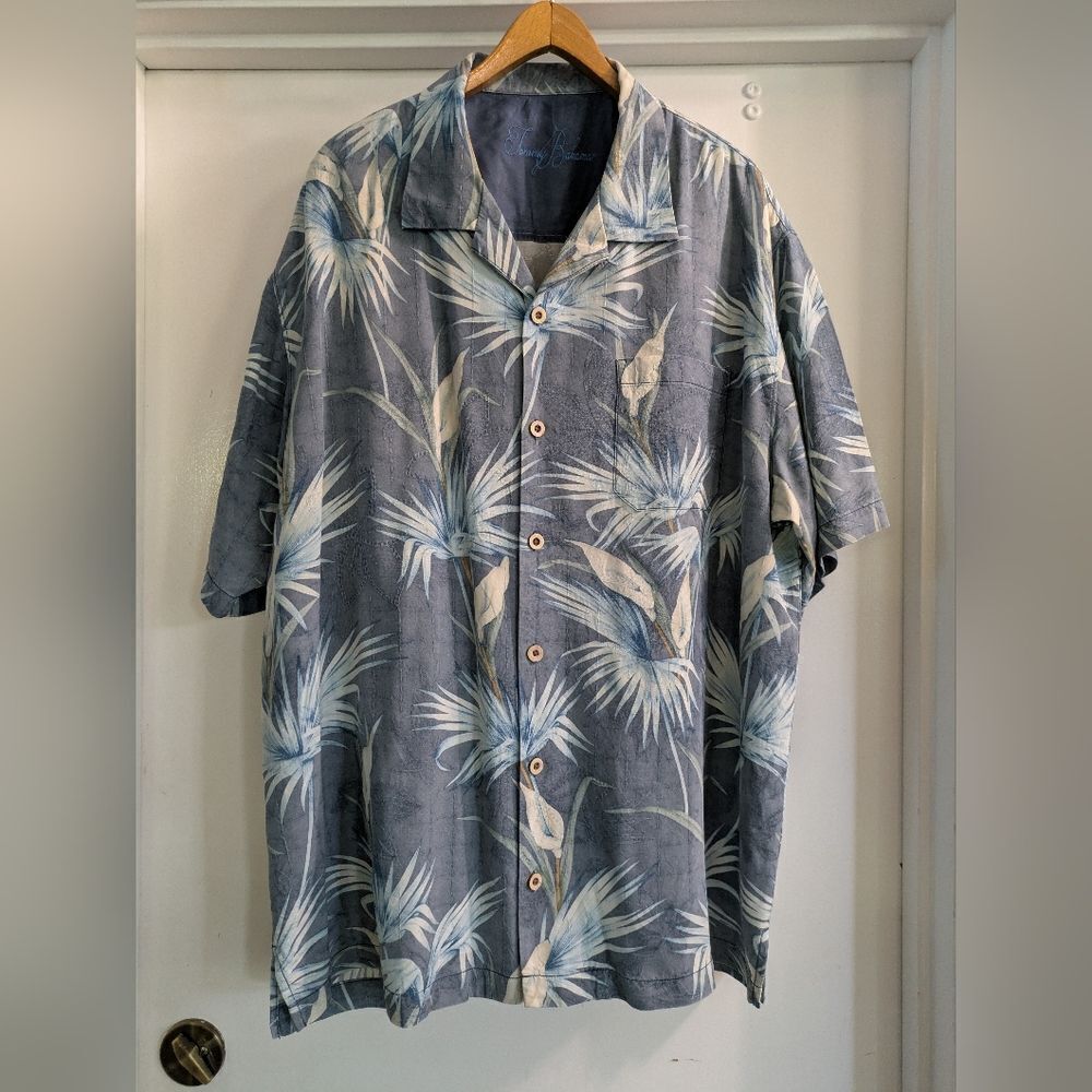 Tommy Bahama Silk Floral Calla Lily Hawaiian Print Button Up Shirt